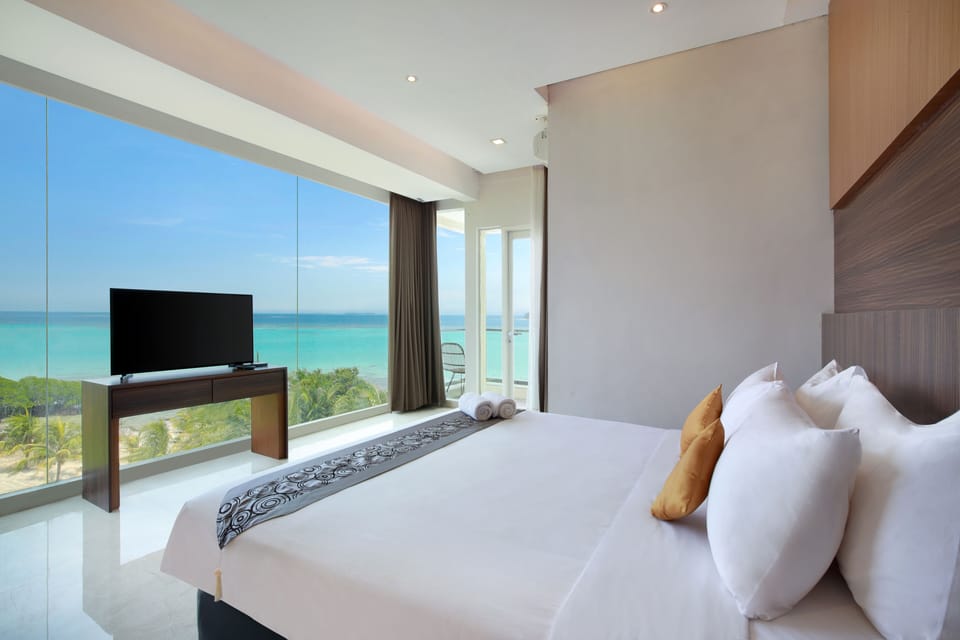 Executive Double Room, Sea View | Premium bedding, minibar, desk, soundproofing