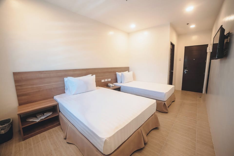 Superior Triple Room | In-room safe, desk, blackout drapes, WiFi (free)