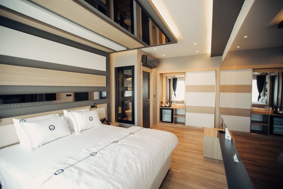 Standard Double Room | Premium bedding, minibar, in-room safe, desk