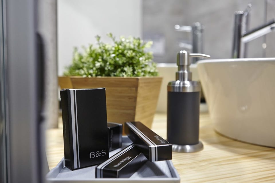 Double or Twin Room | Bathroom | Combined shower/tub, free toiletries, hair dryer, towels