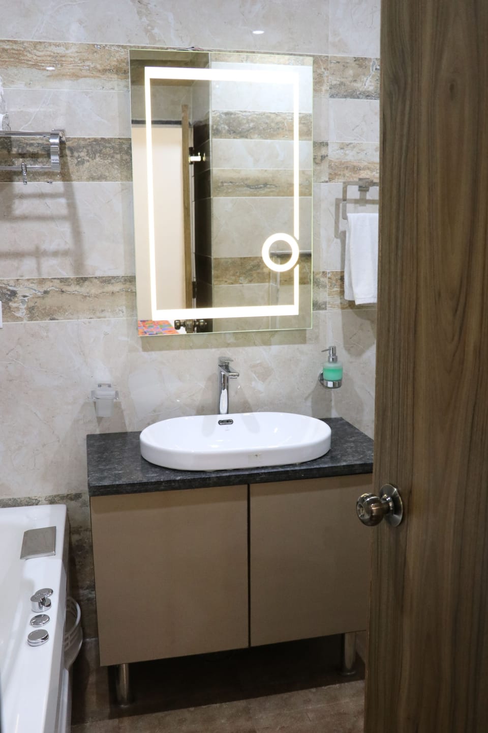 Executive Single Room, 1 Double Bed, Smoking | Bathroom | Shower, slippers, towels