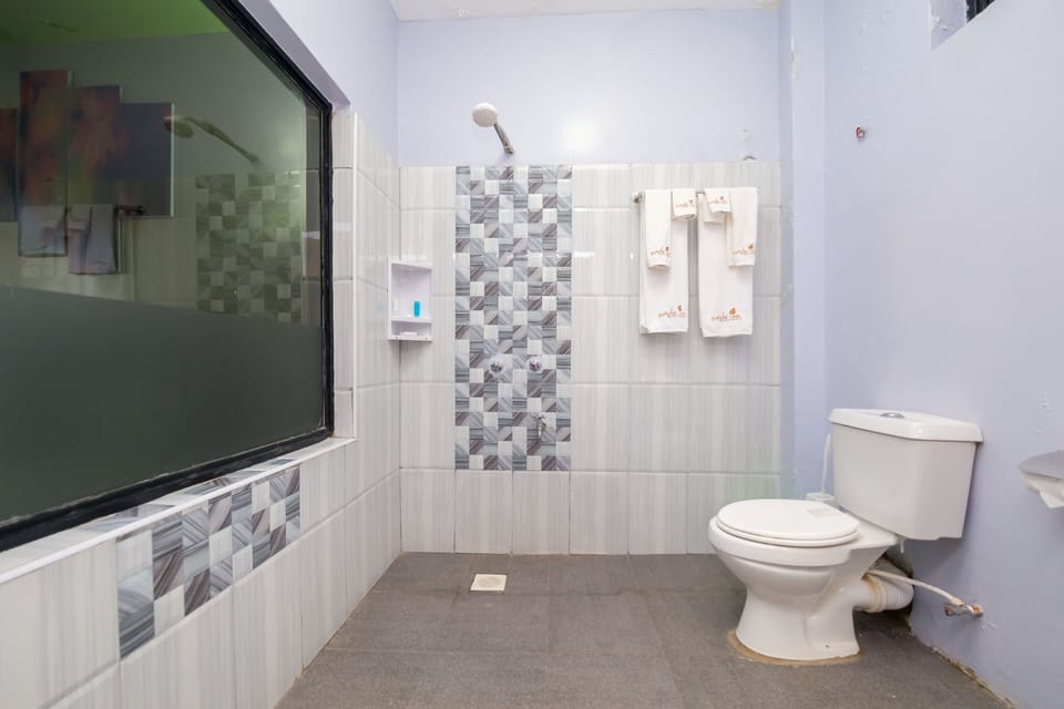 Standard Room | Bathroom shower