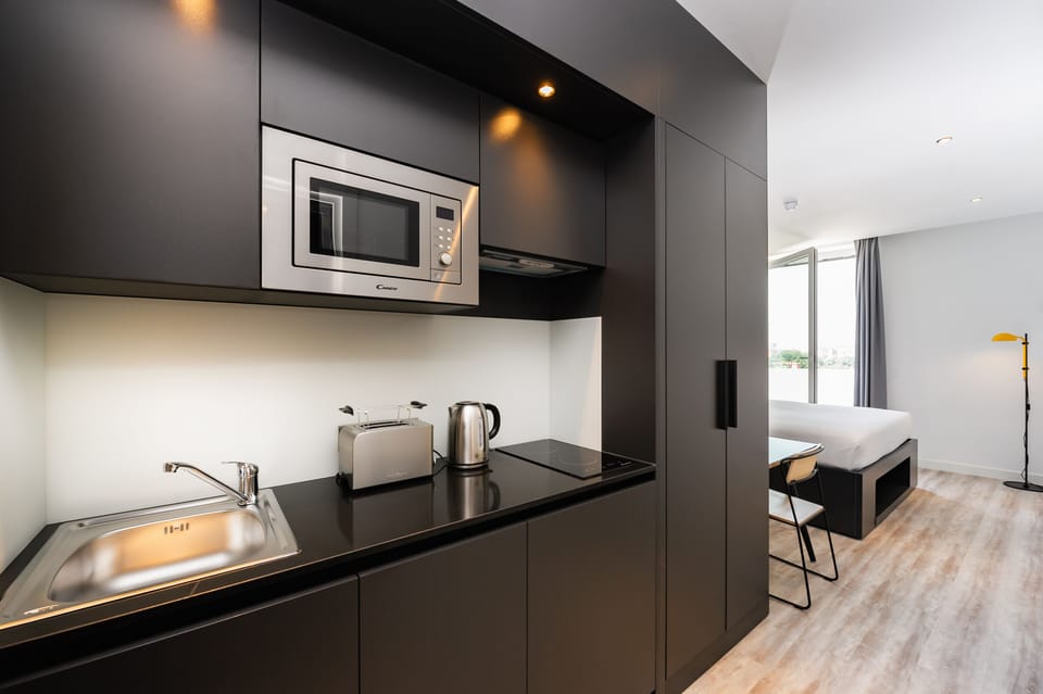 Studio Apartment | In-room safe, desk, laptop workspace, blackout drapes