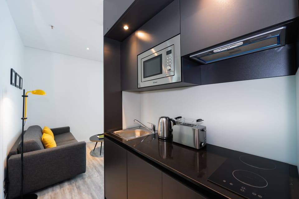 Apartment, 1 Bedroom (Sleep 3) | Private kitchenette | Fridge, microwave, stovetop, dishwasher