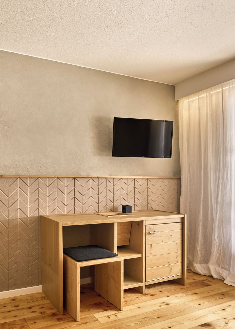 Comfort Double Room (Steinbock) | Hypo-allergenic bedding, down comforters, in-room safe, desk