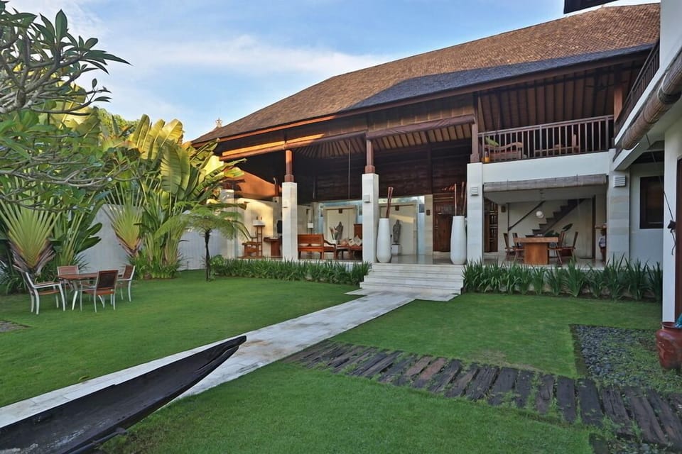 Georgeous 4 Bed Villa Near Beach,Canggu;