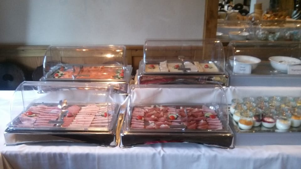 Daily buffet breakfast for a fee