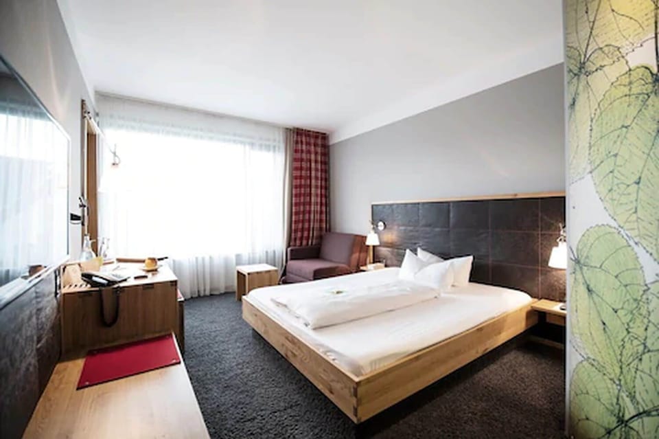 Standard Single Room | Minibar, in-room safe, desk, blackout drapes