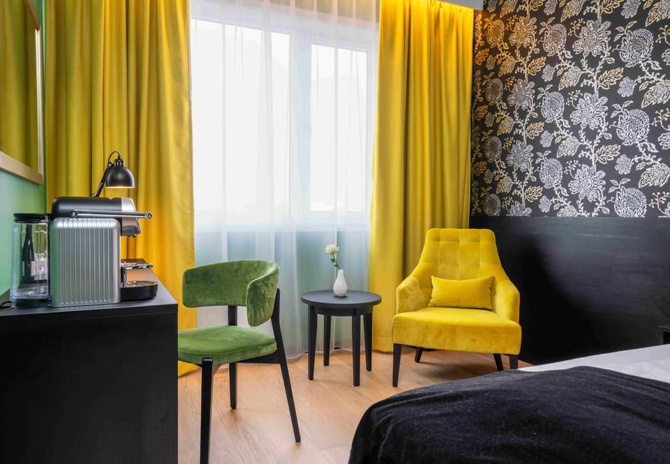 Room, Accessible | Premium bedding, pillowtop beds, minibar, in-room safe