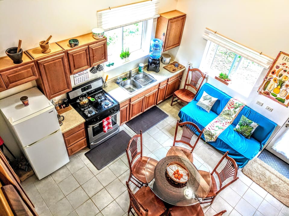 Overview of the kitchen and dining area