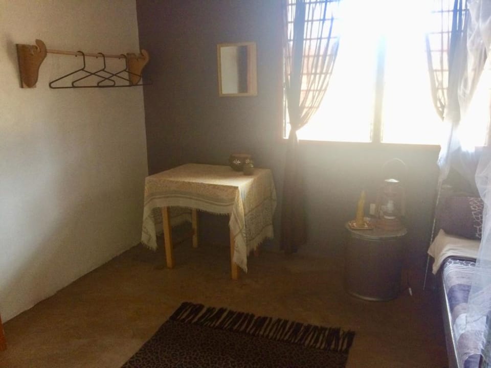 Single Room, Shared Bathroom | Desk, bed sheets