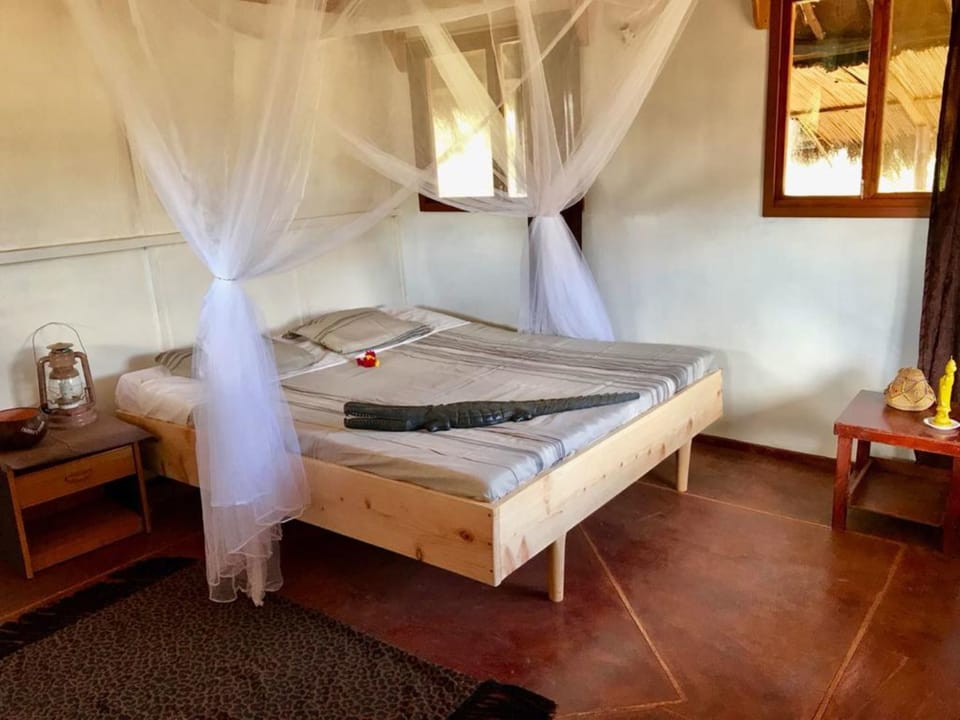 Double Room, Private Bathroom | Desk, bed sheets