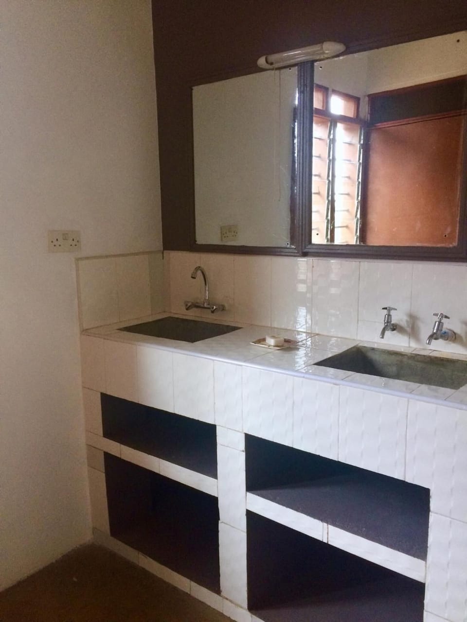 Shower, free toiletries, slippers, towels