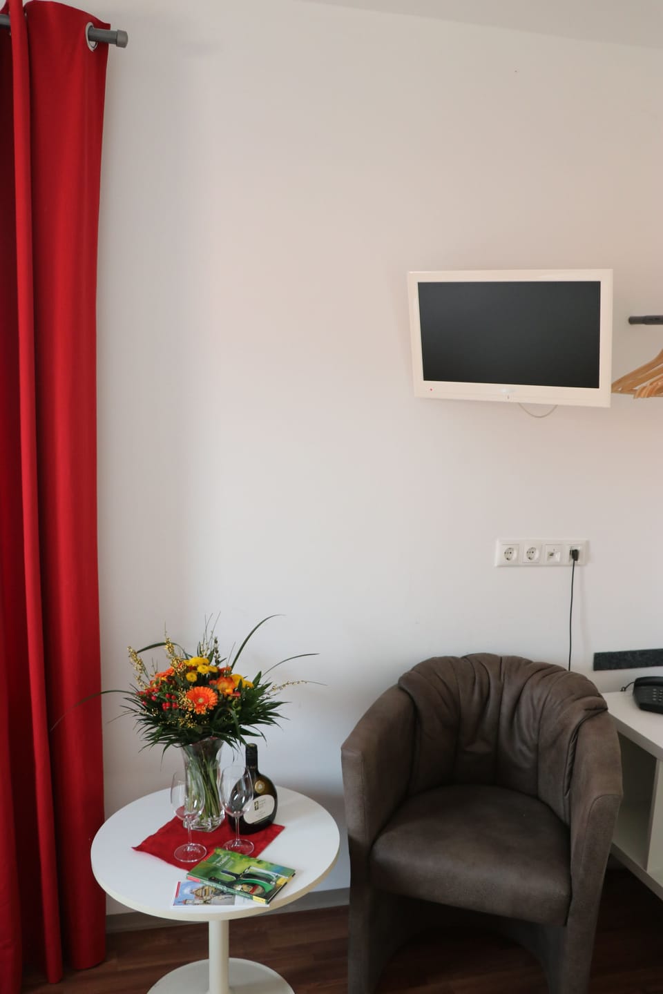 Classic Double Room | In-room safe, desk, blackout drapes, free WiFi