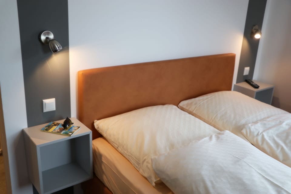 Classic Double Room | In-room safe, desk, blackout drapes, free WiFi