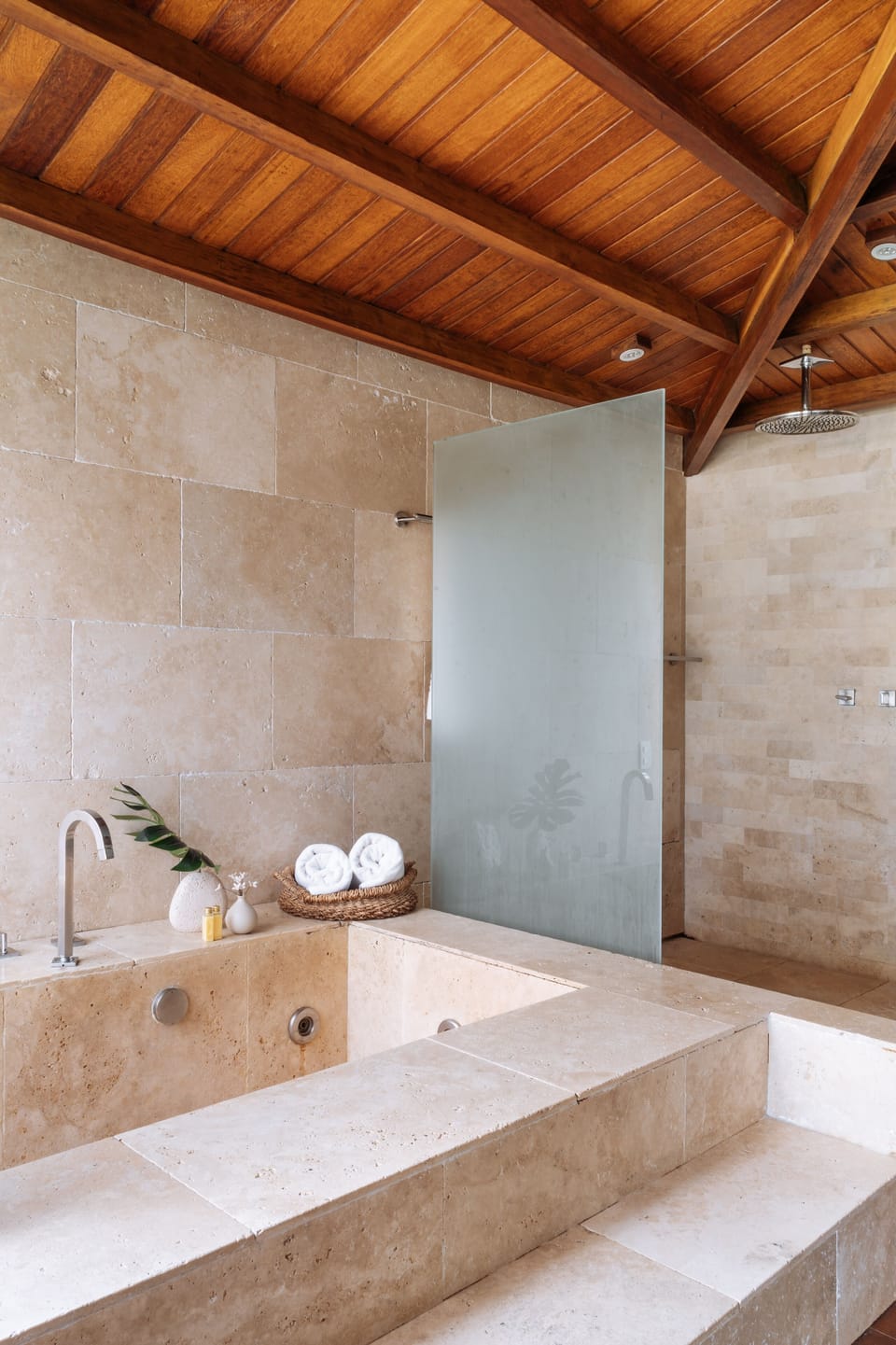Bangalo top | Bathroom | Hair dryer