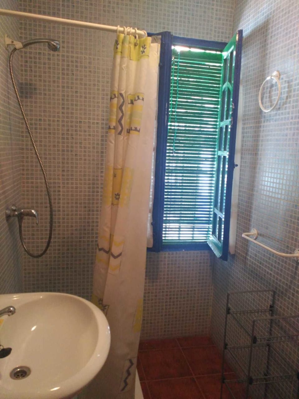 Shower, free toiletries, hair dryer, towels