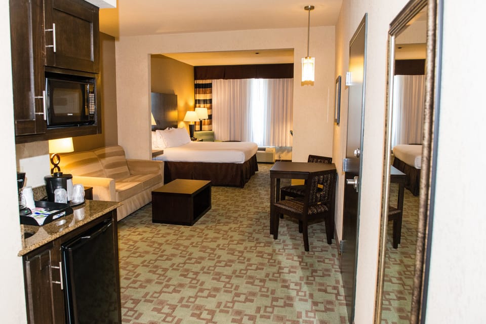 Suite, 1 King Bed | In-room safe, individually decorated, individually furnished, desk