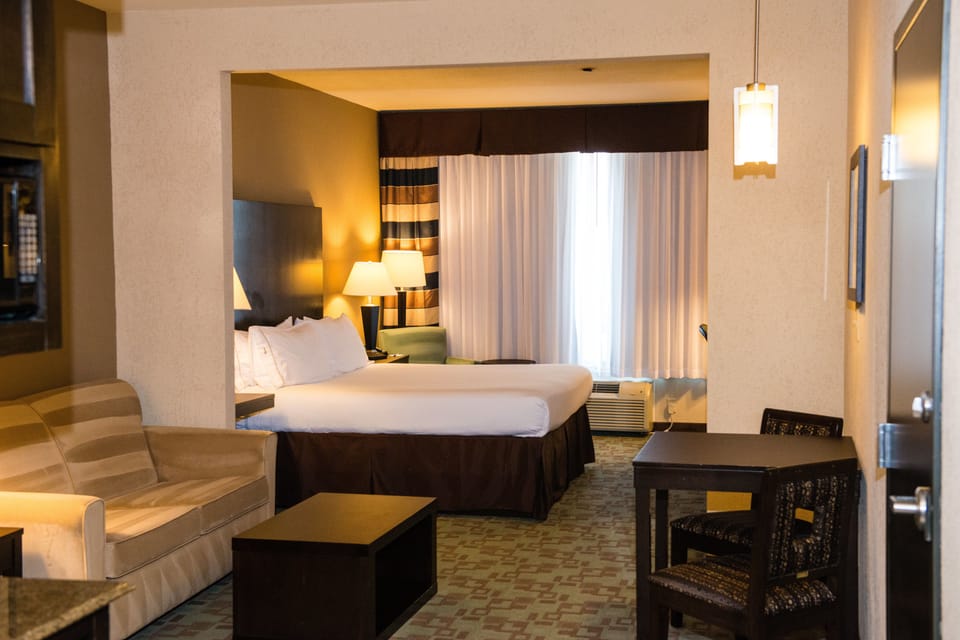 In-room safe, individually decorated, individually furnished, desk