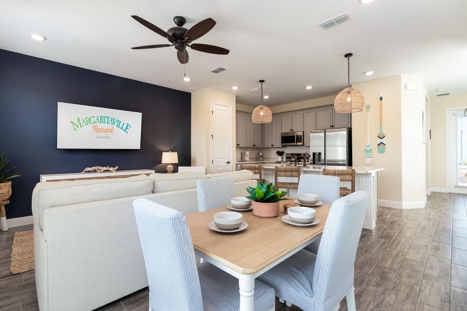 Townhome, Multiple Beds (Deluxe Quadruple Room) | In-room dining