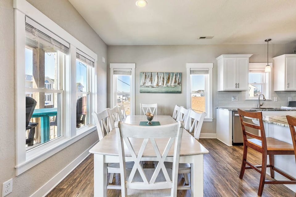 Mid-Level Dining Room with Table (seats 8)