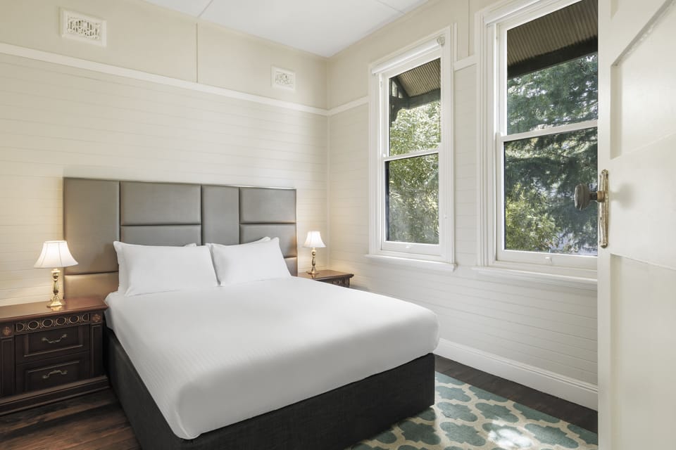Merriwa Cottage | Iron/ironing board (on request), bed sheets