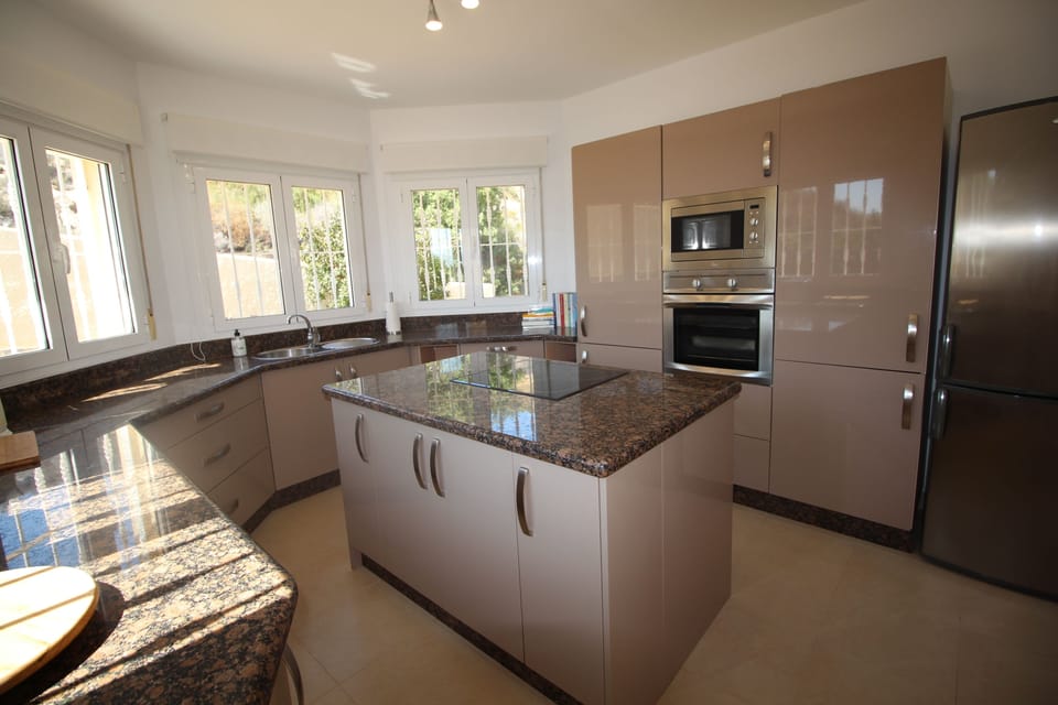 Spacious and very well equipped. 