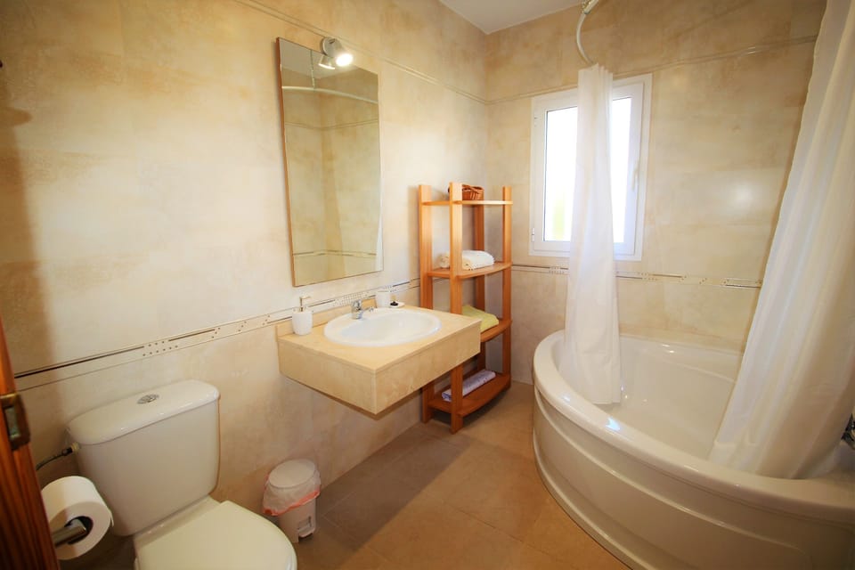 The family bathroom. 