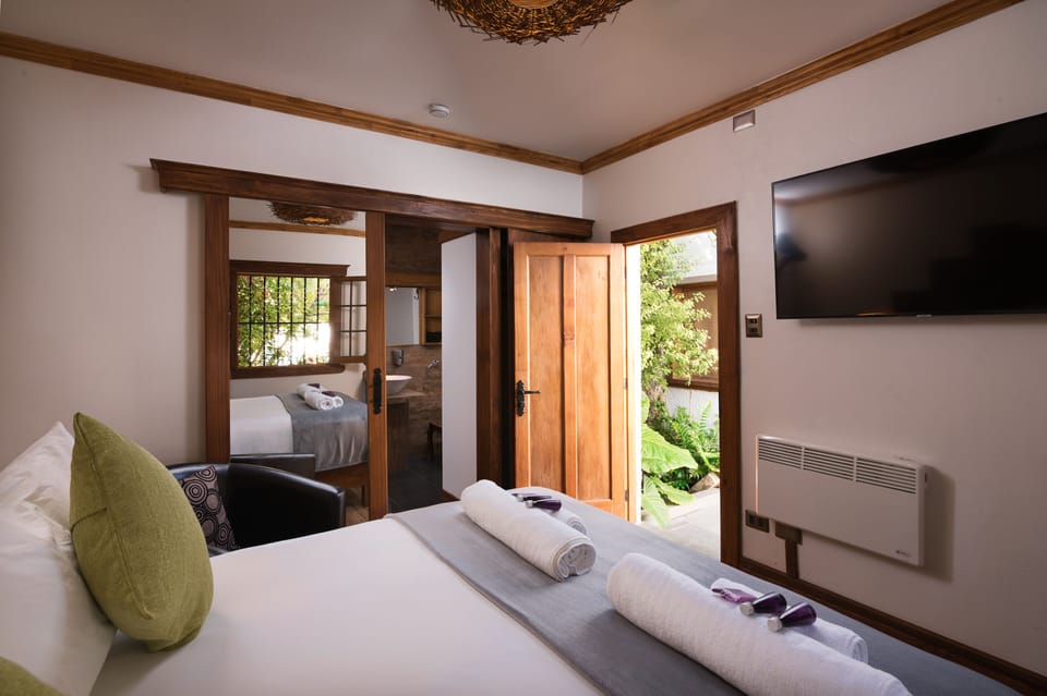 Comfort Double Room, Garden View | Hypo-allergenic bedding, Select Comfort beds, in-room safe