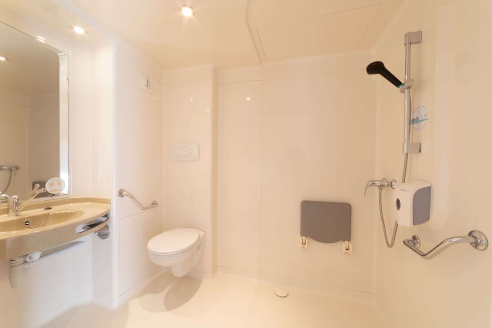 Standard Room, Multiple Beds (1 Double bed and 2 Single beds) | Premium bedding, desk, soundproofing, free WiFi