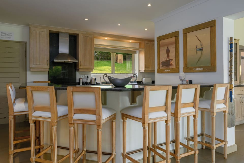 Deluxe Villa, 4 Bedrooms, Non Smoking | Private kitchen | Full-size fridge, microwave, oven, stovetop