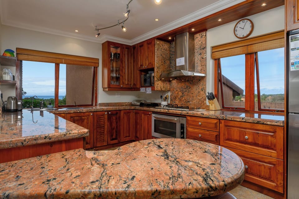 Luxury Villa, 5 Bedrooms | Private kitchen | Full-size fridge, microwave, oven, stovetop