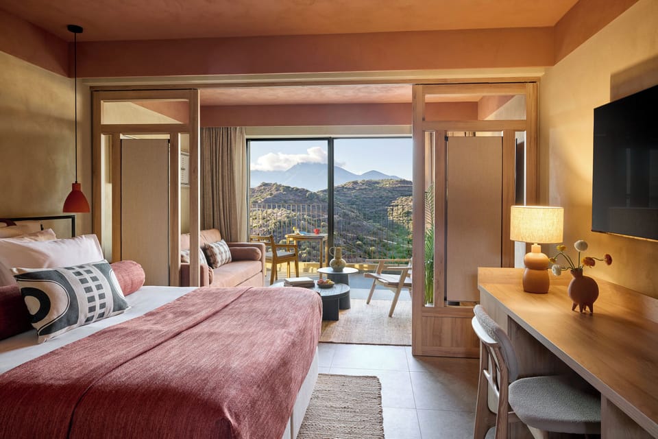 Minibar, in-room safe, blackout drapes, bed sheets