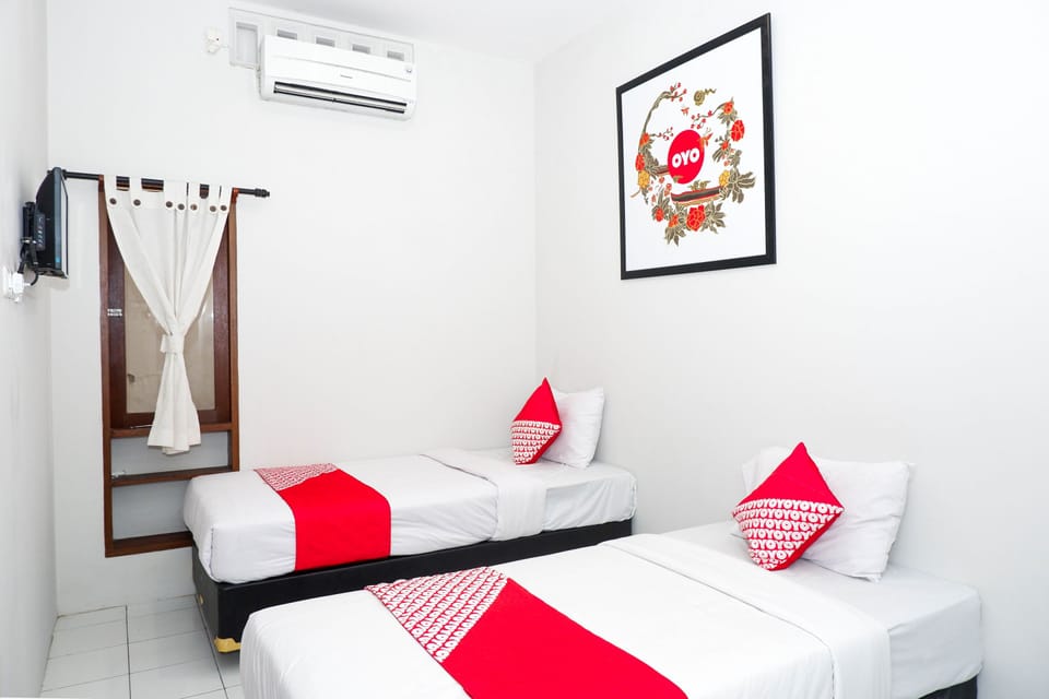 Deluxe Twin Room, 2 Twin Beds, Non Smoking | Desk, free WiFi, bed sheets