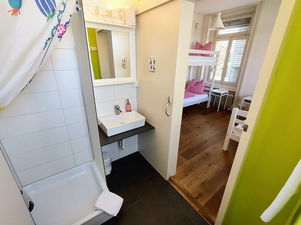 Basic Triple Room, 1 Bedroom, Non Smoking, Mountainside | Bathroom