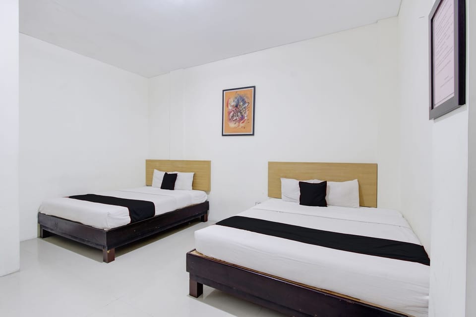 Family Suite | Desk, WiFi (free), bed sheets