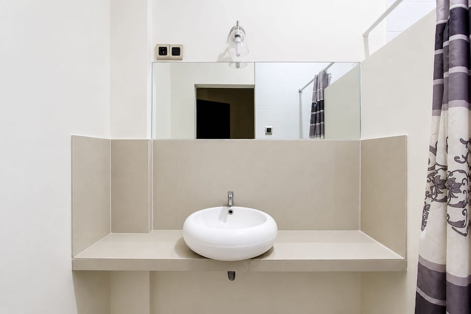 Family Suite | Bathroom | Shower, towels