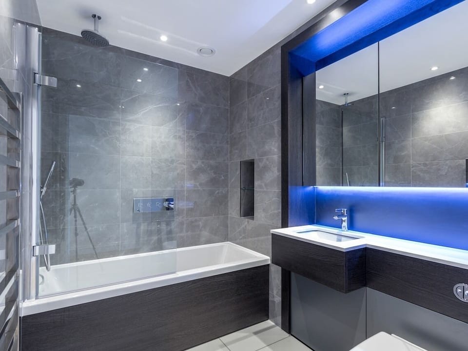 2 Bed Property Close to Heathrow Airport Apartment in Brentford