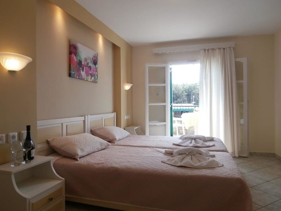 Apartment, 1 Bedroom, Sea View | In-room safe, free cribs/infant beds, rollaway beds, free WiFi