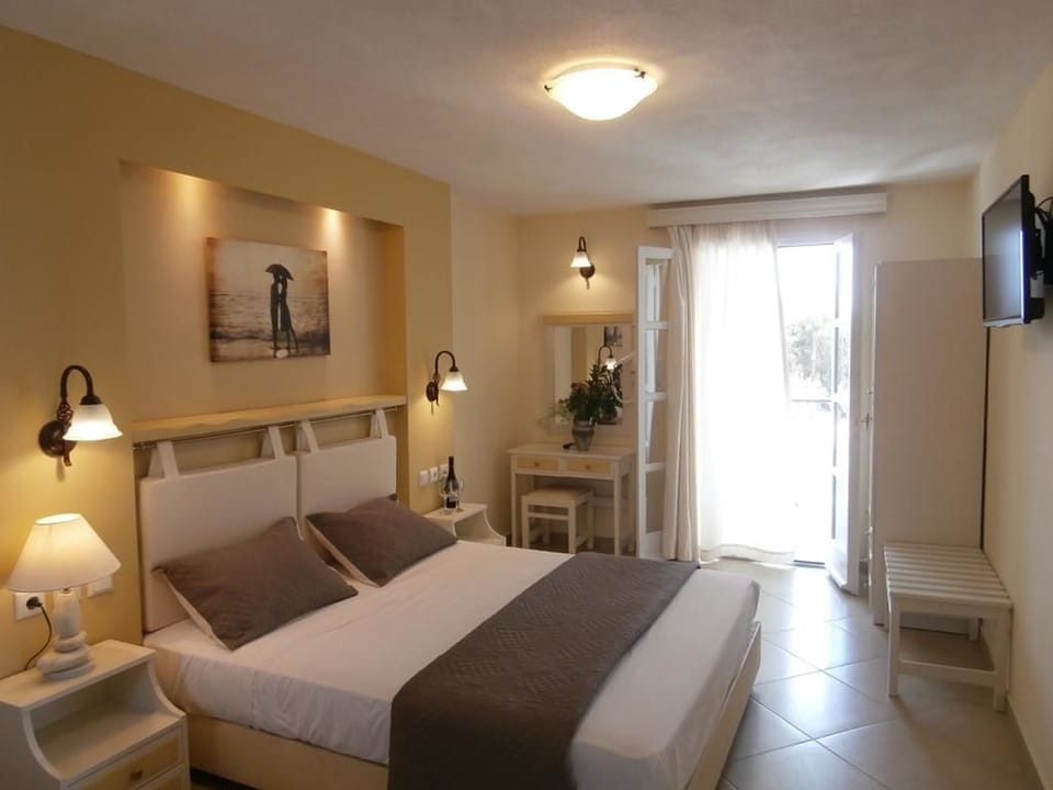 Apartment, 1 Bedroom, Sea View | In-room safe, free cribs/infant beds, rollaway beds, free WiFi