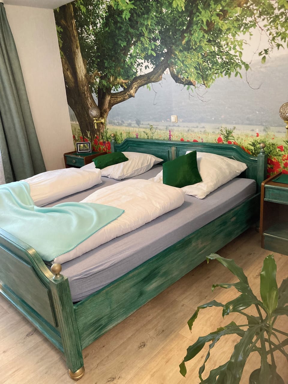 Double Room | Individually decorated, individually furnished, desk, bed sheets