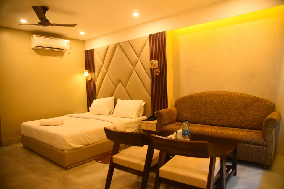 Deluxe Room, 1 Double Bed, Smoking | Free WiFi, bed sheets