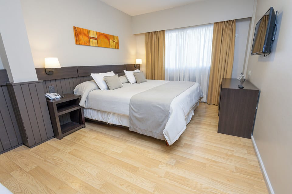 Superior Double Room | Hypo-allergenic bedding, minibar, in-room safe, desk