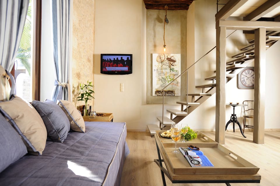 Suite | Living area | TV