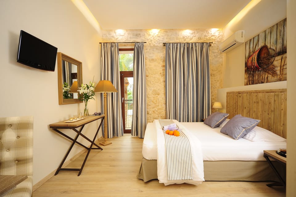 Premium bedding, down comforters, pillowtop beds, in-room safe