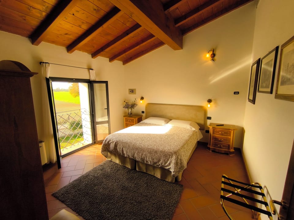 Double Room Single Use | Minibar, in-room safe, desk, soundproofing