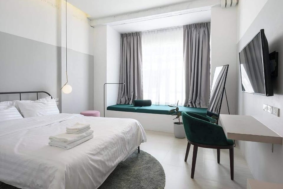 Cozy Queen Room | Soundproofing, iron/ironing board, free WiFi, bed sheets