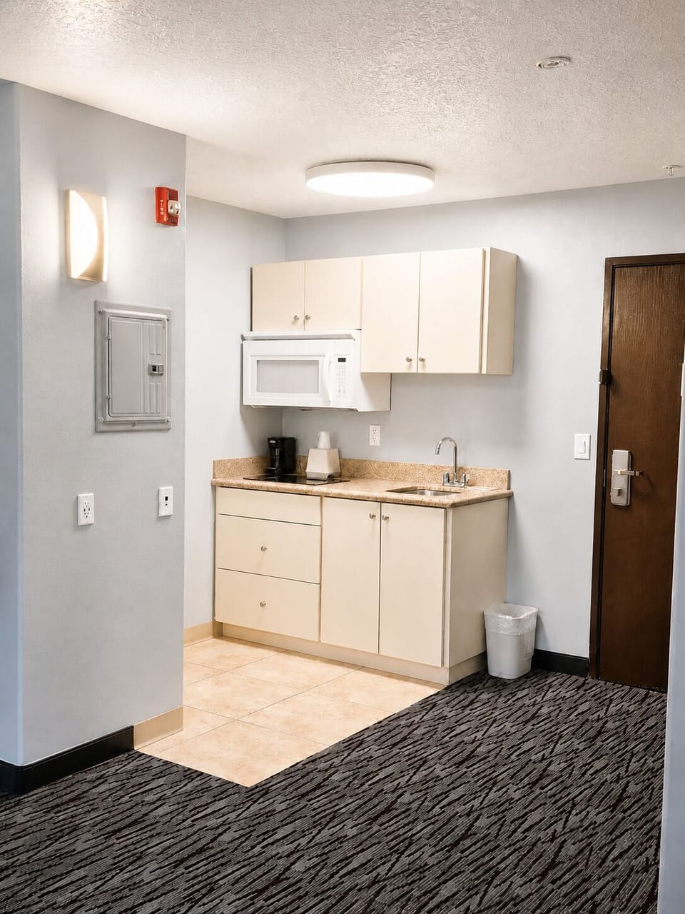 Full-size fridge, microwave, stovetop, coffee/tea maker