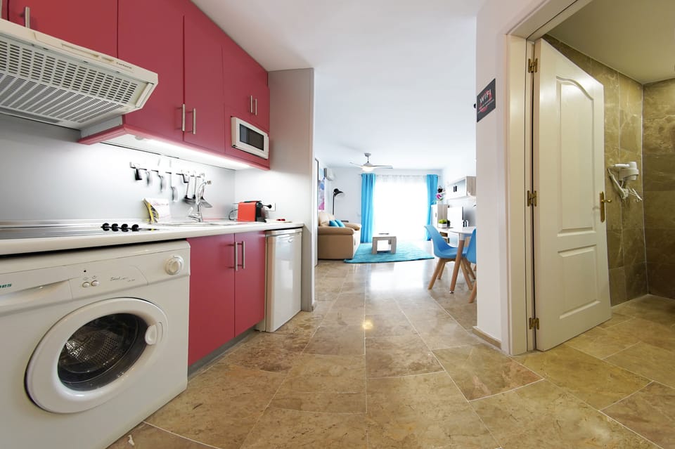 Studio, Ground Floor | Private kitchen | Fridge, microwave, stovetop, electric kettle