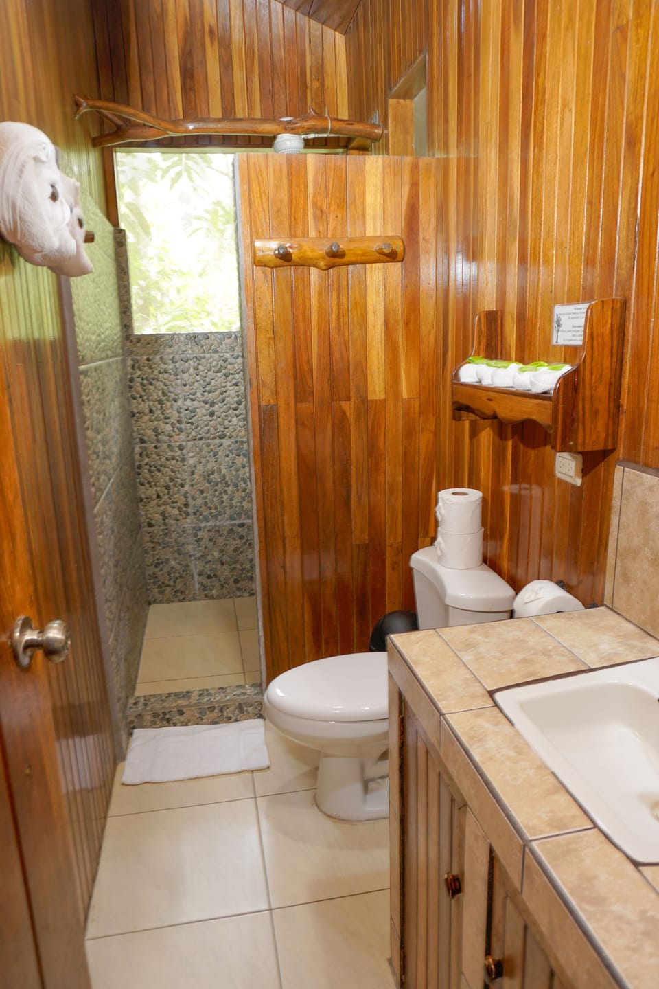 The Monkey Tree House | Bathroom | Towels